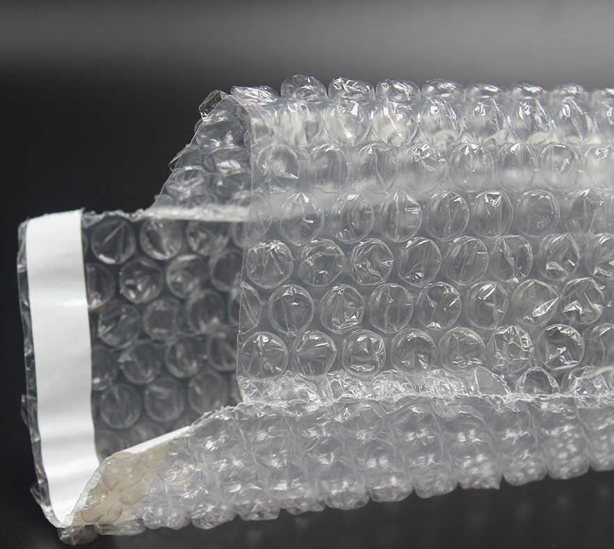 بابل‌رپ‌ها همان پلاستیک‌های حباب‌دار هستند که برای جلوگیری از ضربه و فشار در اسباب کشی استفاده می‌شوند.